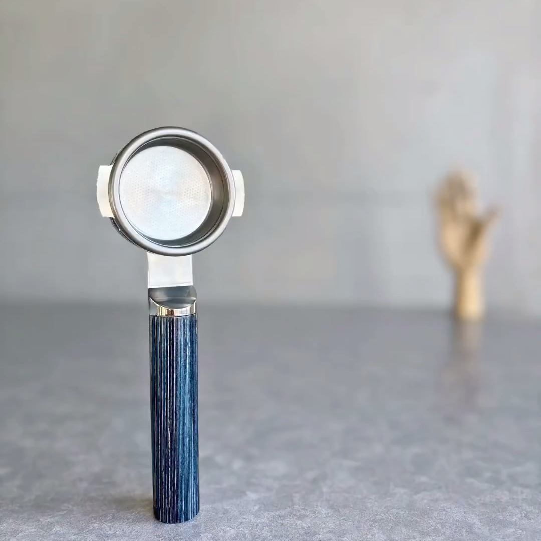 Linear Indigo Artisan Bottomless Portafilter espresso extraction scene
