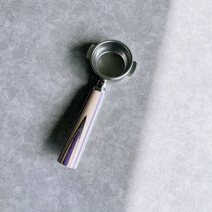 Amethyst Stripe Artisan Bottomless Portafilter espresso extraction scene