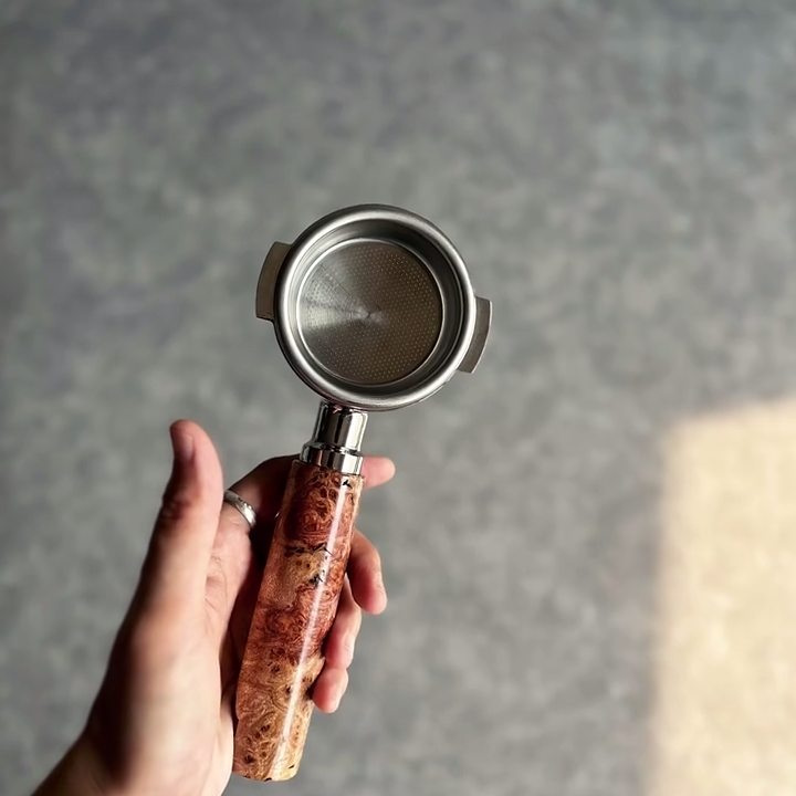 Obsidian Burl Artisan Bottomless Portafilter espresso extraction scene