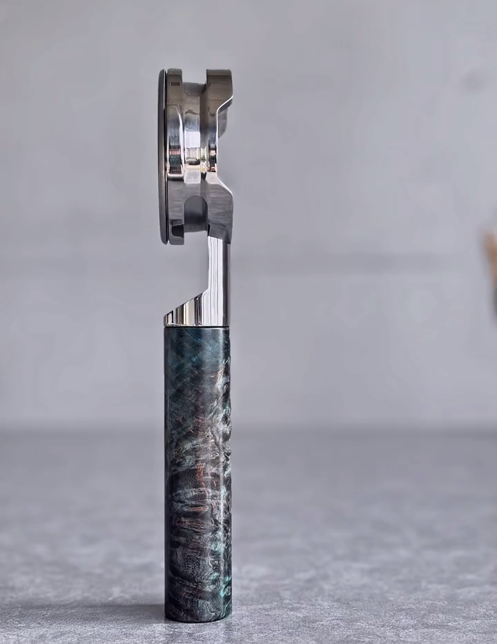Teal Nebula Artisan Bottomless Portafilter espresso extraction scene