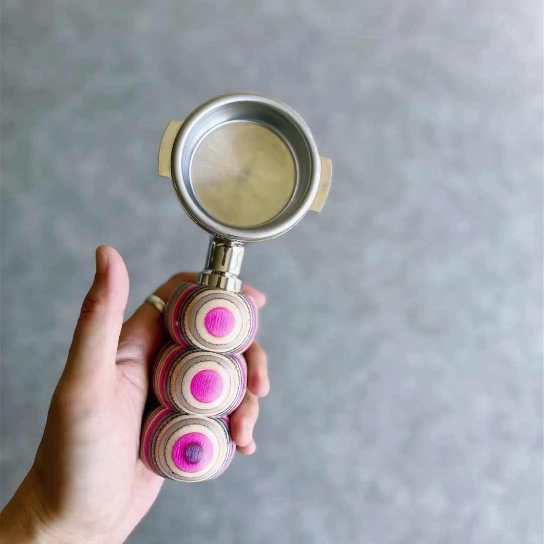 Chromatic Rings Artisan Bottomless Portafilter espresso extraction scene