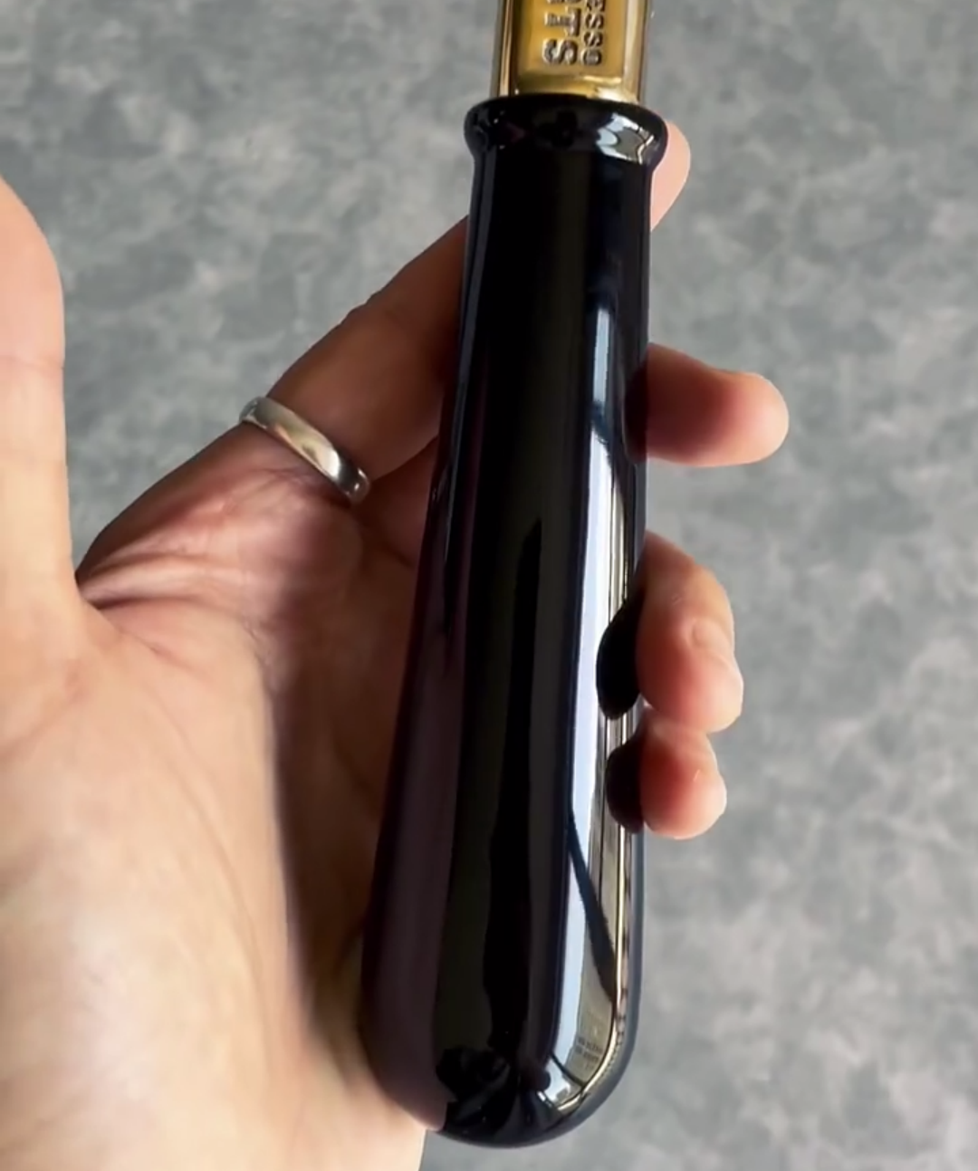 Urushi Noir Artisan Bottomless Portafilter espresso extraction scene