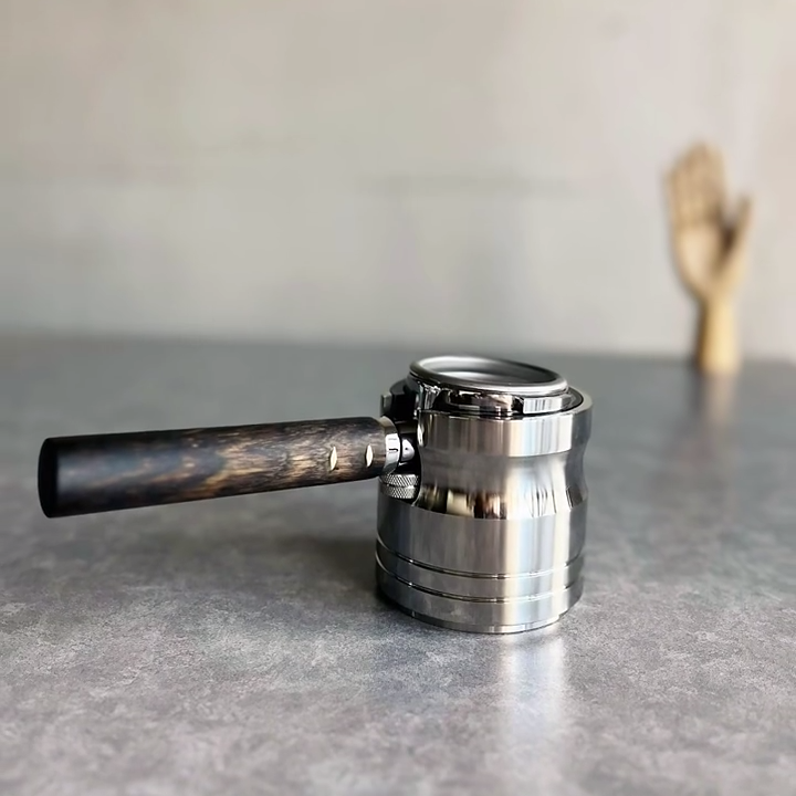 Obsidian Inlay Artisan Bottomless Portafilter espresso extraction scene