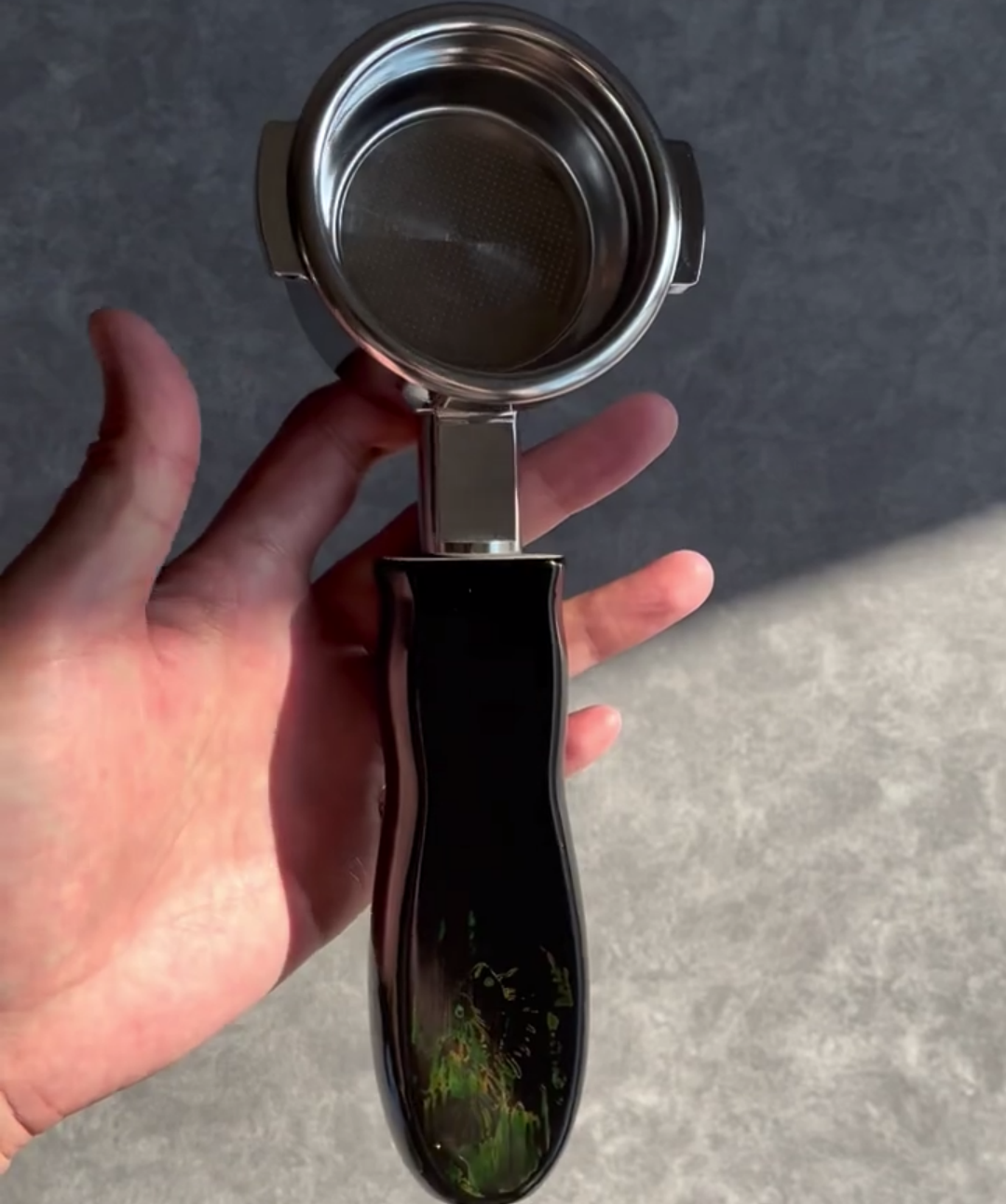 Obsidian Sculpt Artisan Bottomless Portafilter paired with Breville espresso machine setup