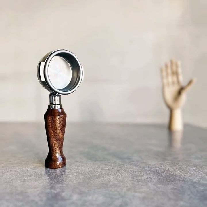 Sculpted Obsidian Artisan Bottomless Portafilter espresso extraction scene