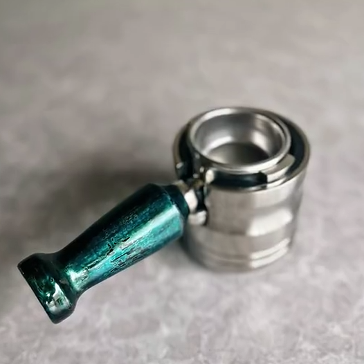 Emerald Facet Artisan Bottomless Portafilter espresso extraction scene